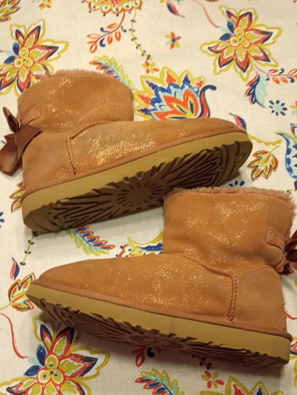UGG Size 10 Shoes - Picture 4 of 10